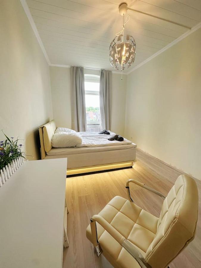 2 Schlafzimmer Waschenspuelmaschine Duisburg Dış mekan fotoğraf