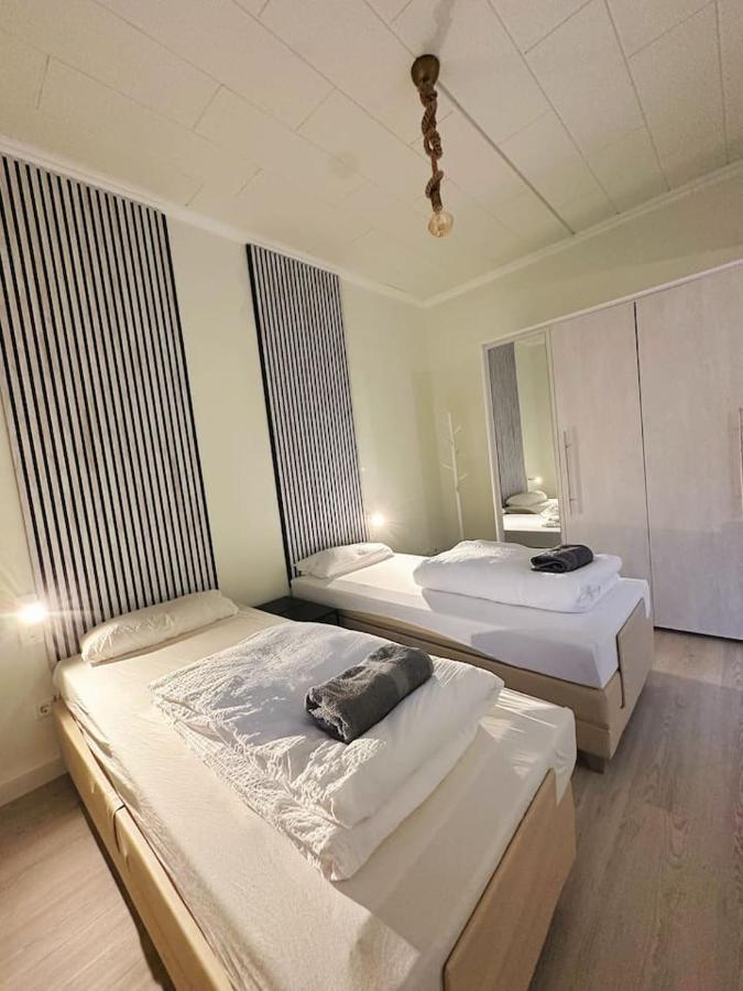2 Schlafzimmer Waschenspuelmaschine Duisburg Dış mekan fotoğraf